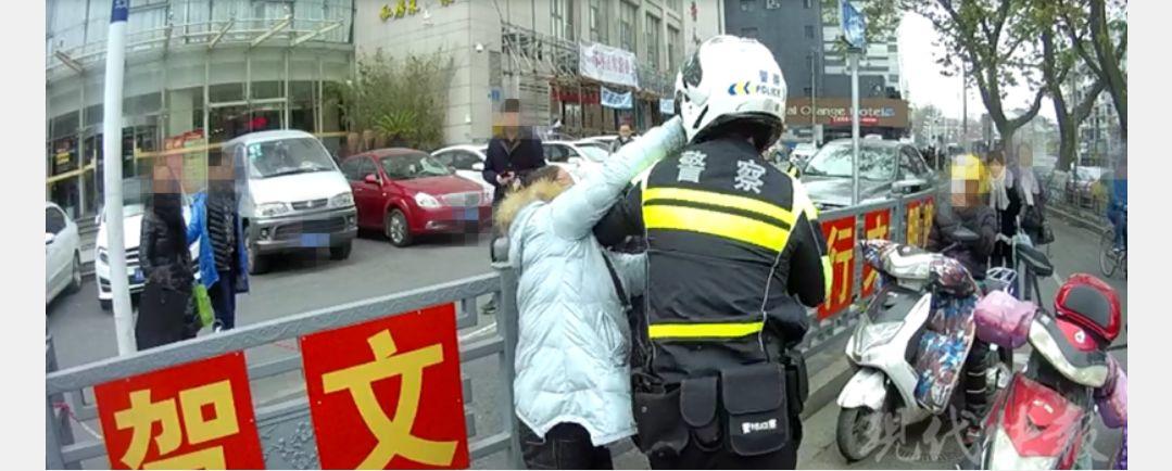漂亮！“211094”号警员南京街头奉献教科书级执法！值得全国同行借鉴！